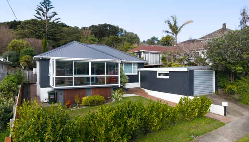 73 Taylor Terrace, Tawa