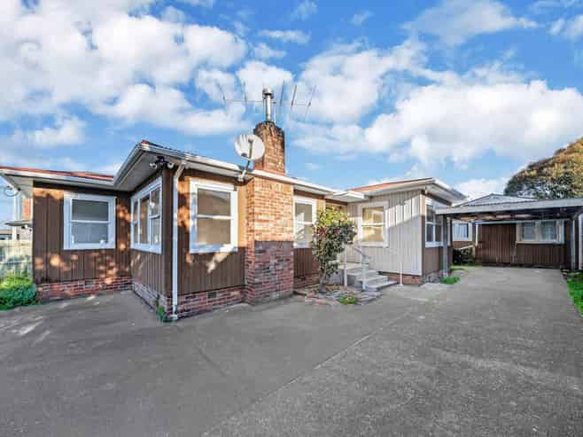 64 Hallberry Road, Mangere East