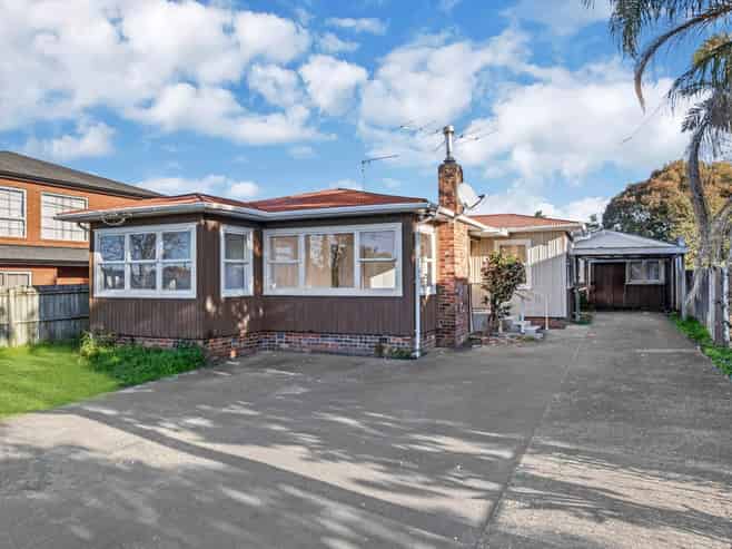 64 Hallberry Road, Mangere East
