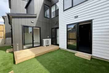 98D Royal Road, Massey