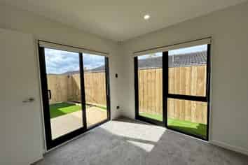98D Royal Road, Massey