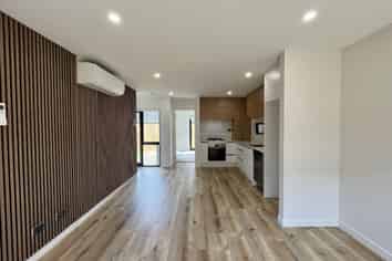 98D Royal Road, Massey