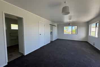8 Chetwode Grove, Newlands