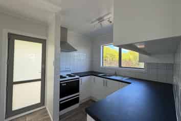 8 Chetwode Grove, Newlands
