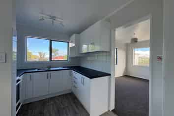 8 Chetwode Grove, Newlands
