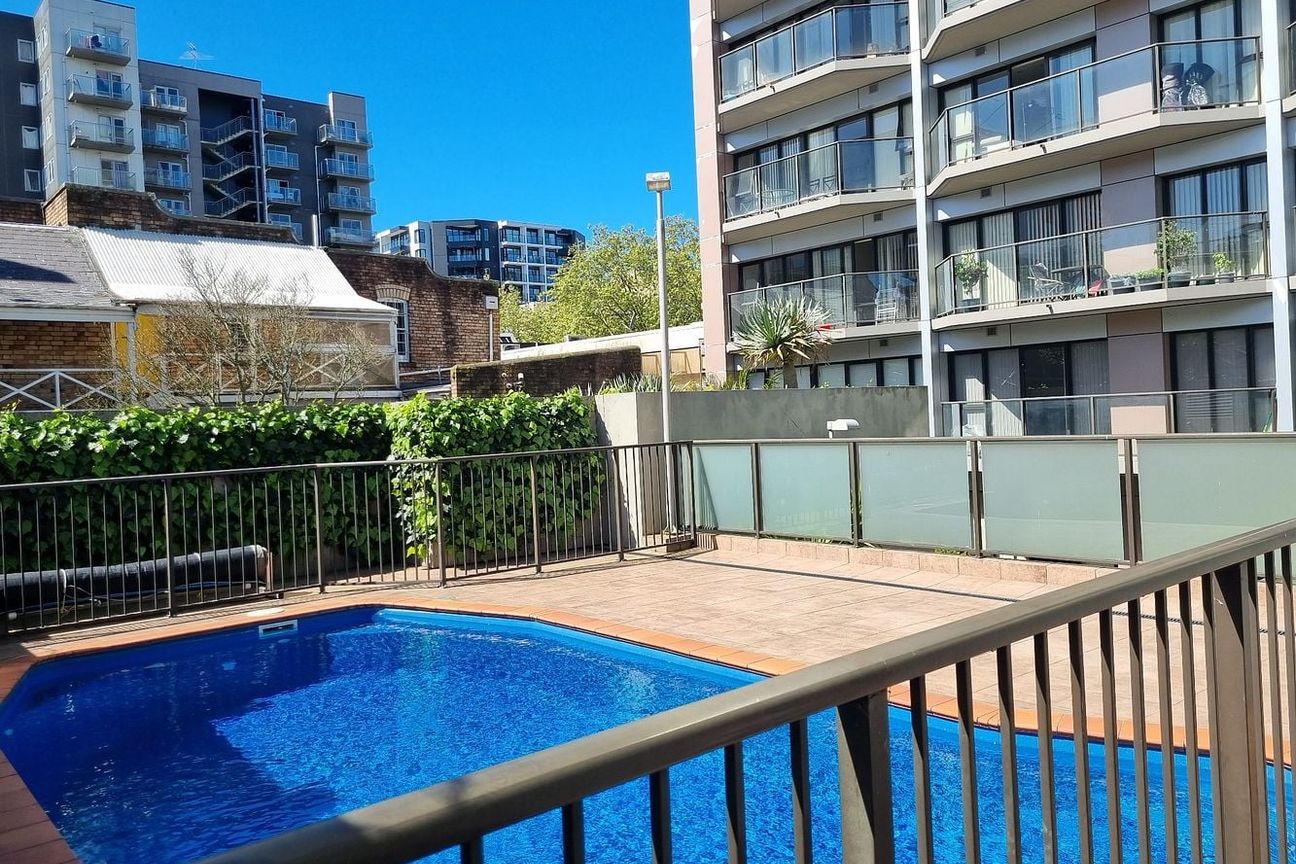 CBD Fully furnished 2 bed unit with a pool & gym – pohled 2