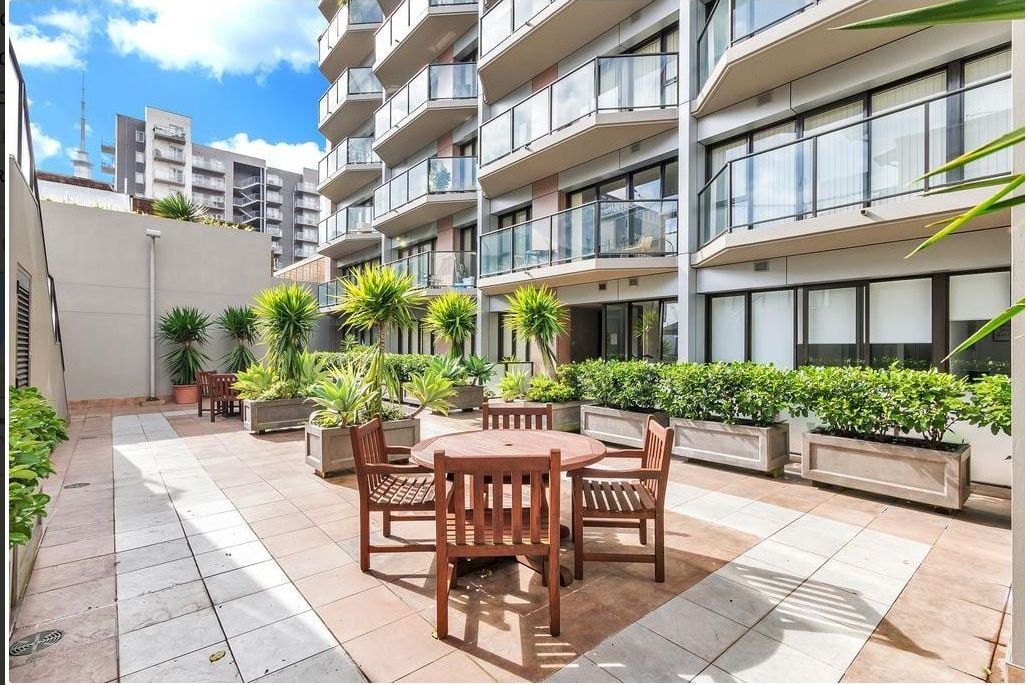 CBD Fully furnished 2 bed unit with a pool & gym – pohled 4