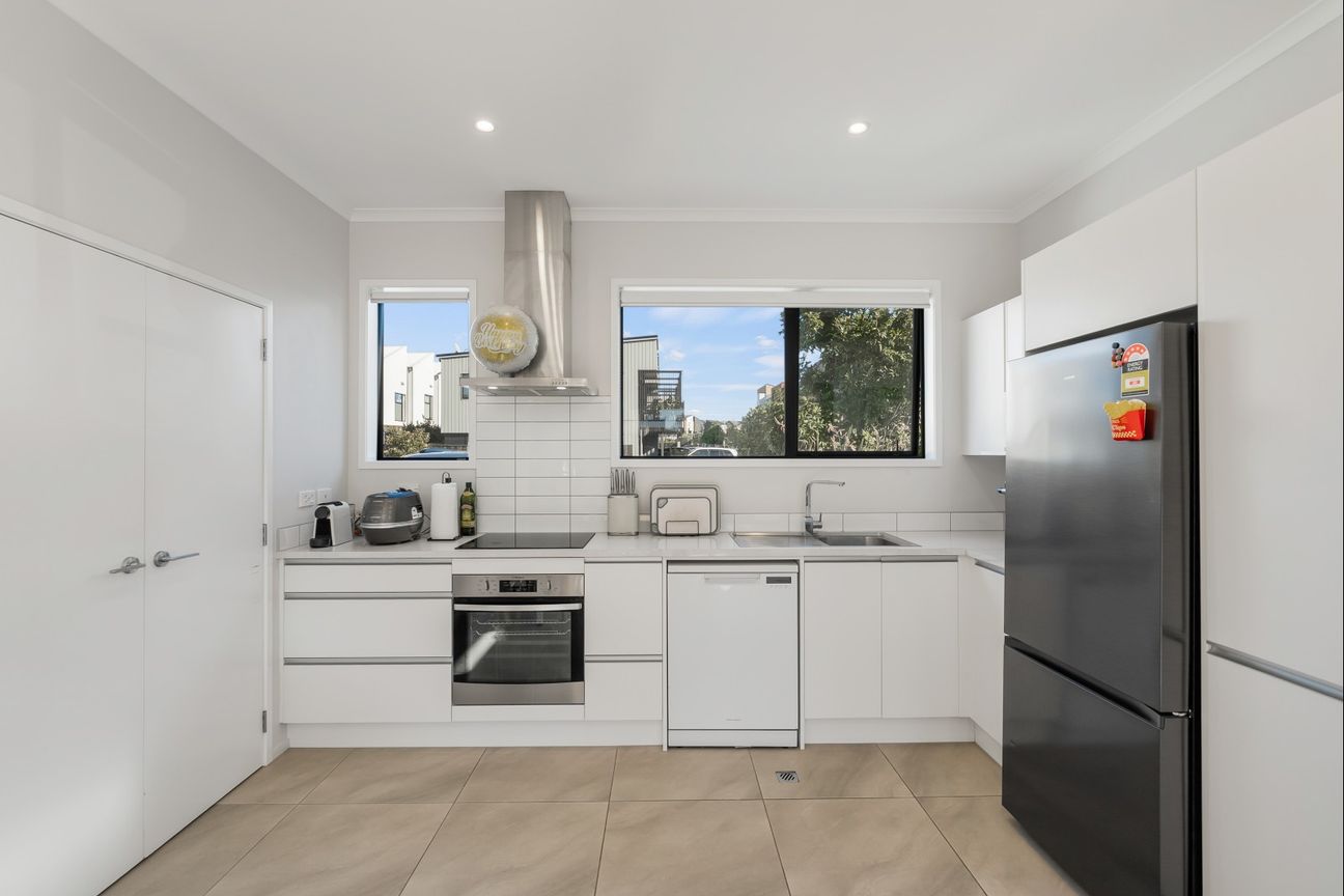 Priced at $749,000 | Set Sale 23 July - Więcej