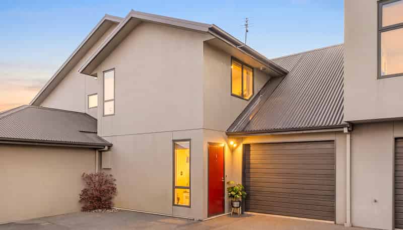 2/38 Brockworth Place, Riccarton