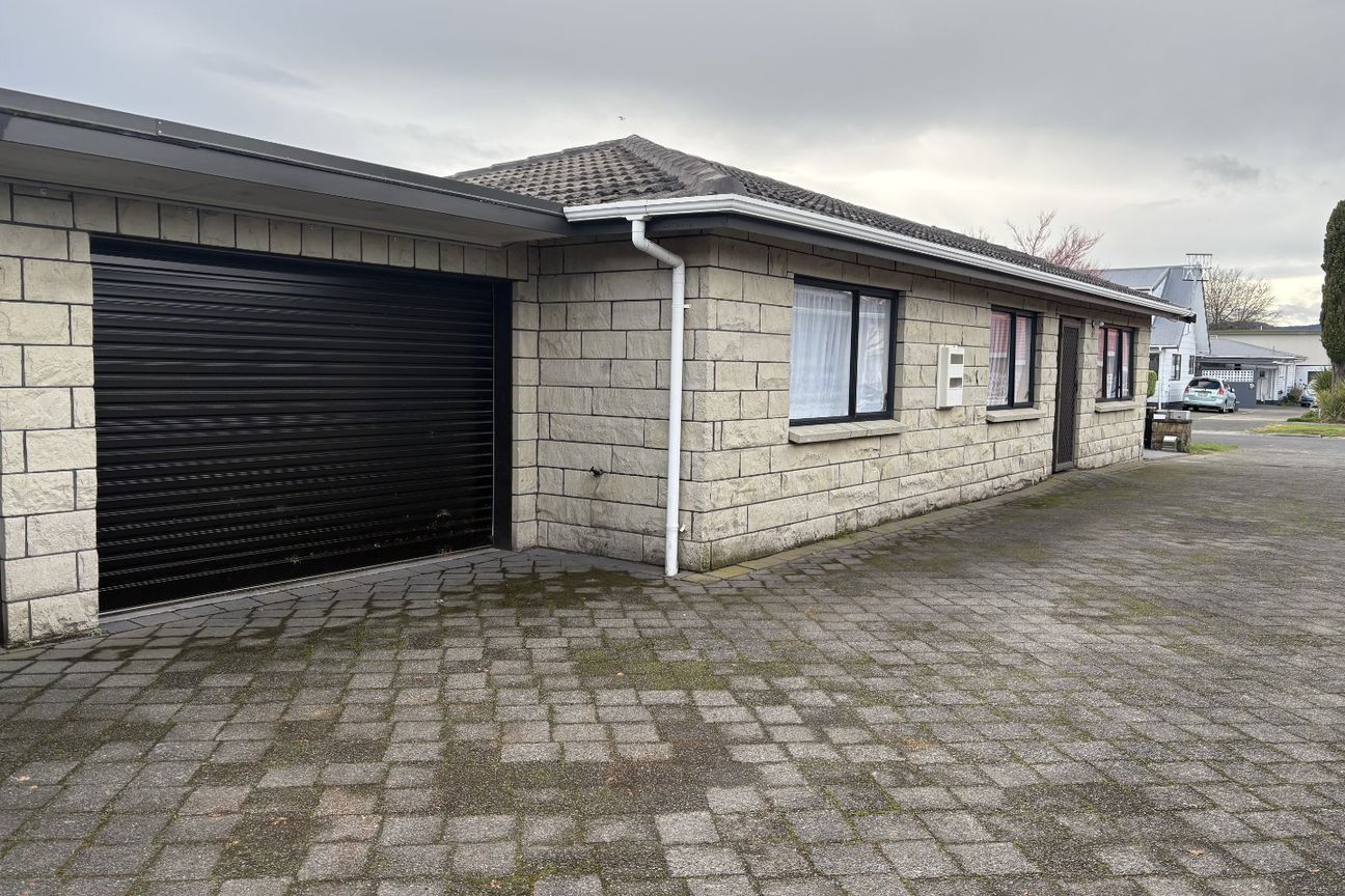 3-Bedroom Home with Internal Garage - Central Location - Widok 2