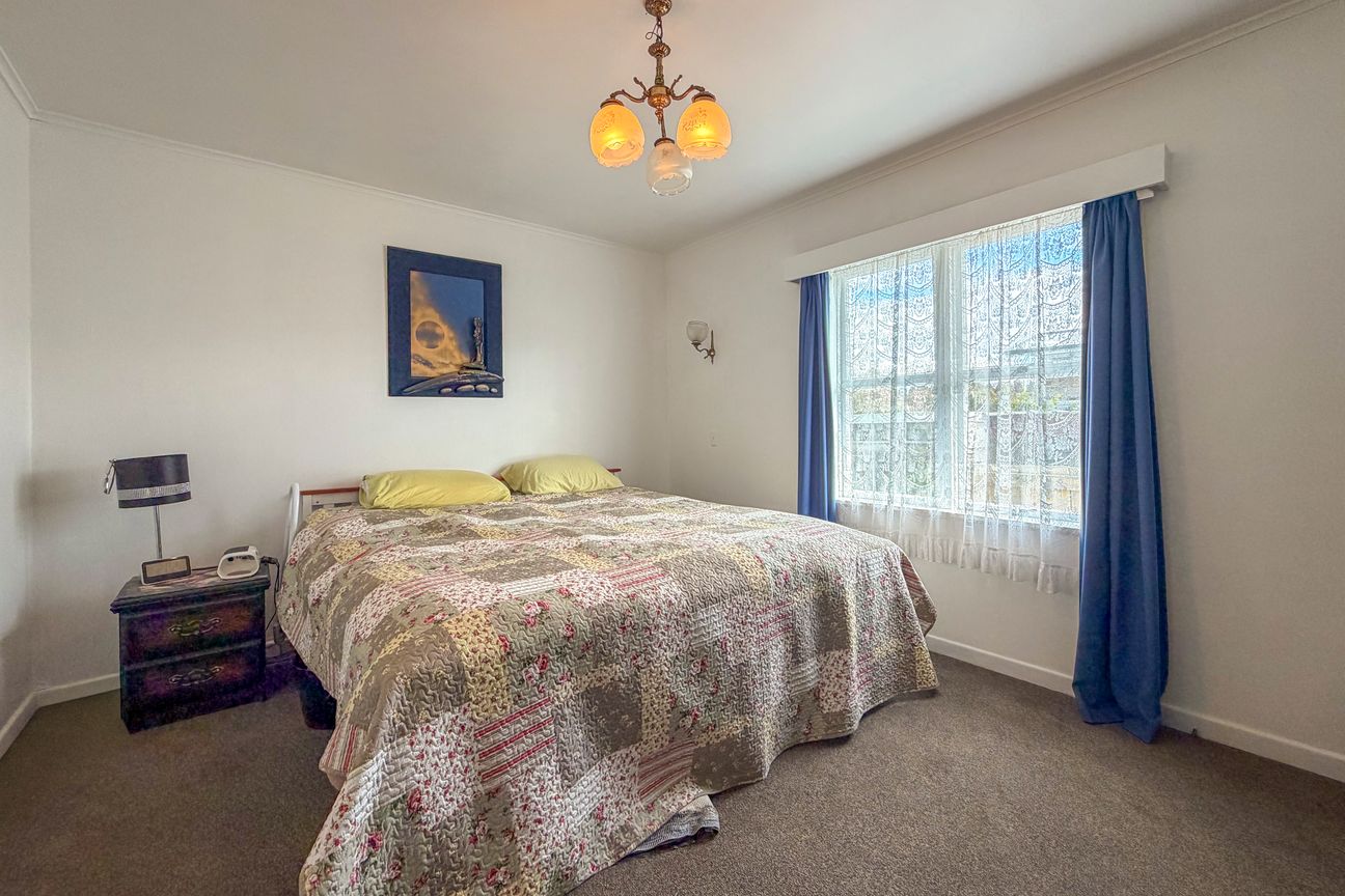 Four Bedrooms, Big Backyard, Bright Future - Widok 6
