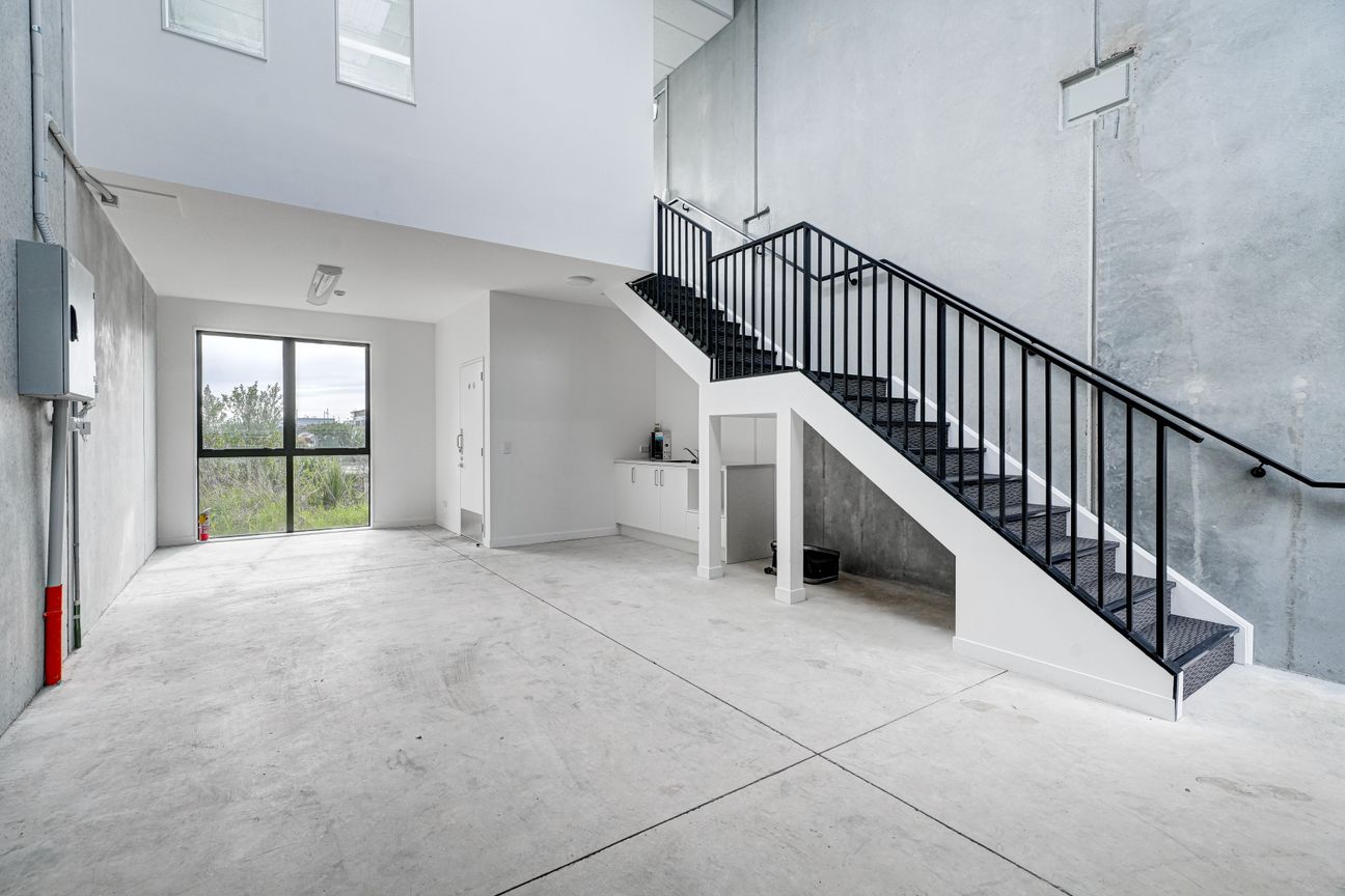 Entry Level Light Industry in Central Westgate - Vista 4