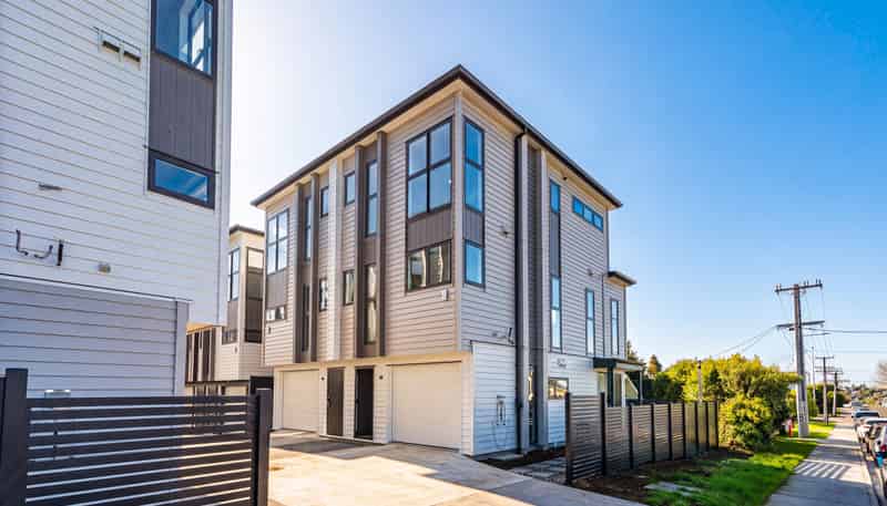 16A Woodford Ave, Henderson