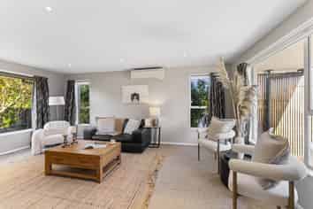 33 Gibson Drive, Hornby