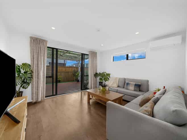 6 Manahau Lane, Flat Bush