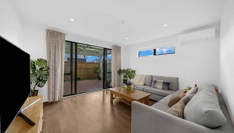 6 Manahau Lane, Flat Bush