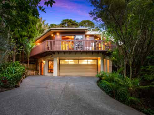 728 West Coast Road, Oratia