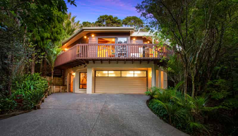 728 West Coast Road, Oratia