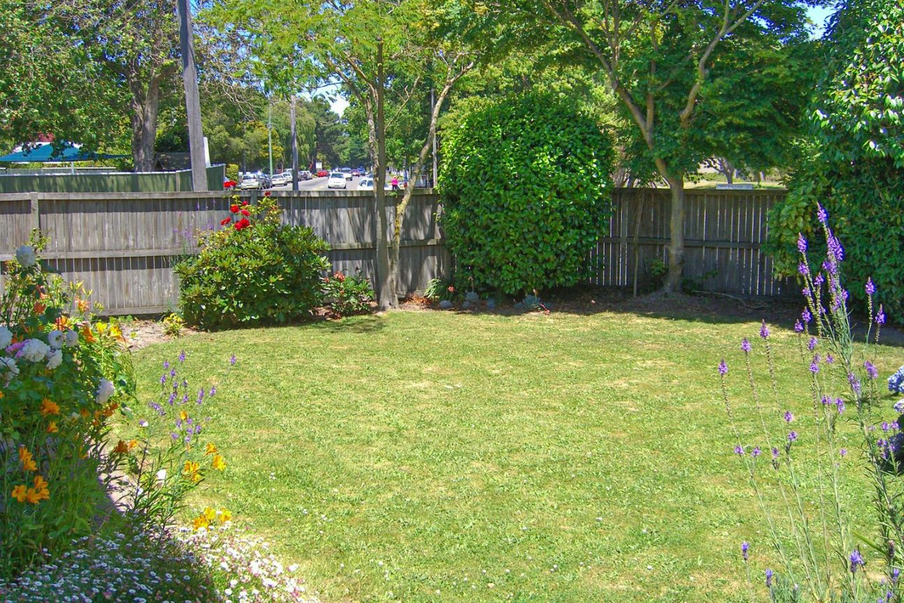 Three Double Bedroom Home In Fantastic Location - Więcej