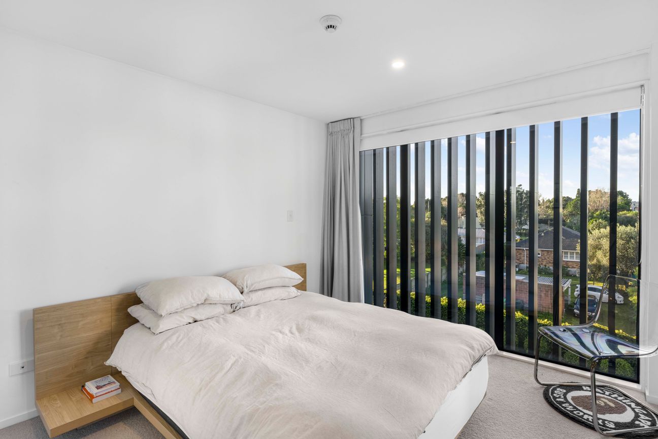 Rare 3 Bedroom - Spacious North Facing Home - Vista 3