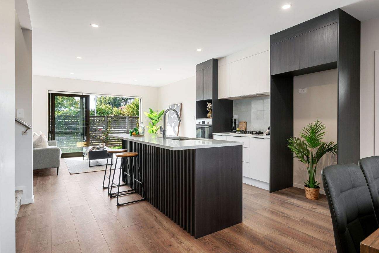 Lifestyle Hunters Have It Made - Vista 2