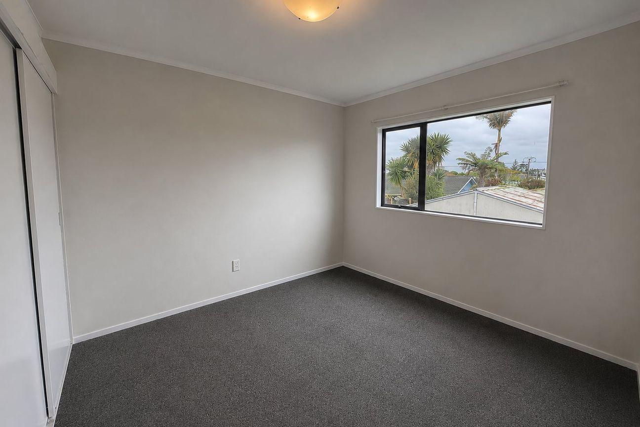Freshly Renovated with large backyard - Aanzicht 6