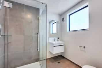 7B Malaga Crescent, Harewood