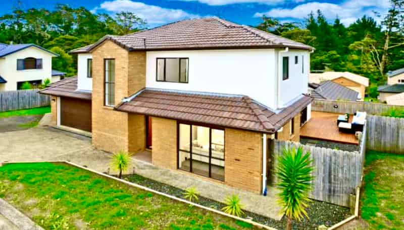 16 Lomas way, Albany