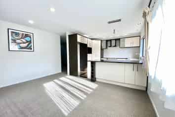 16 Lomas way, Albany