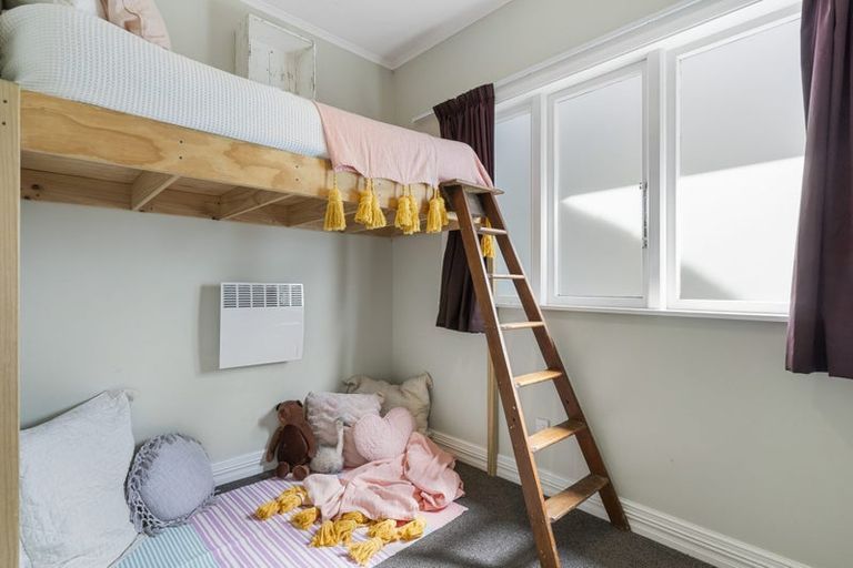 Modernised Character Home In Vibrant Brooklyn - Vista 4