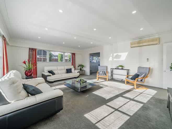 17 De Menech Grove, Avalon