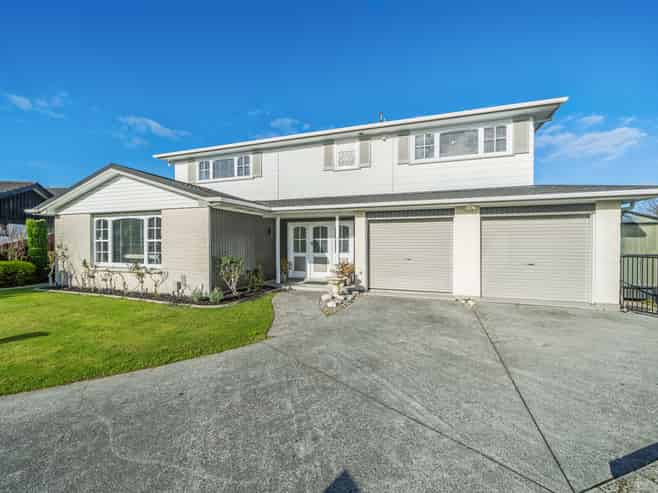 17 De Menech Grove, Avalon