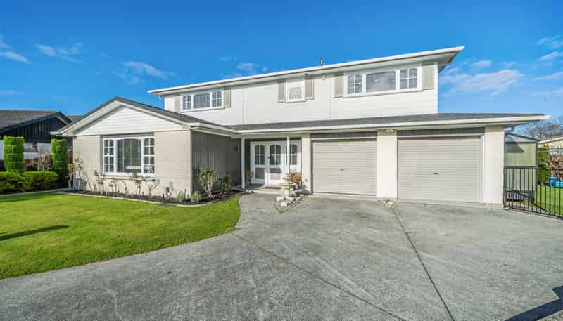 17 De Menech Grove, Avalon
