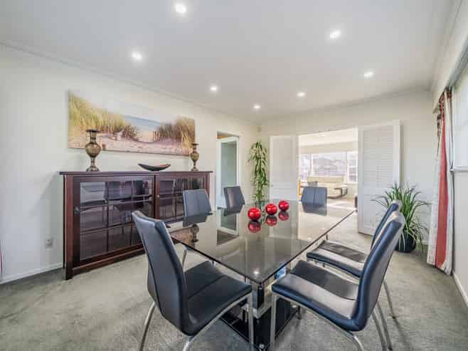 17 De Menech Grove, Avalon