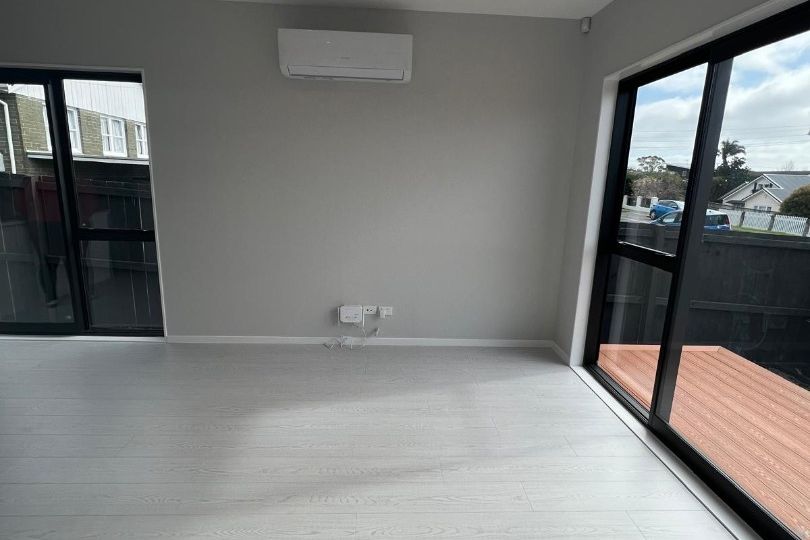 Home In New Lynn - Vista 6