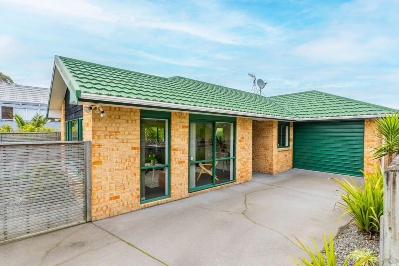 Easy-Care Living Just Moments from the Beach - Widok 2