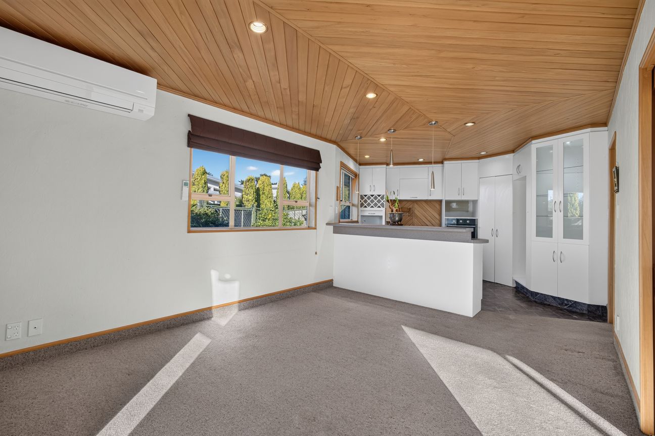 Location You'll Love, Potential Awaits! - Ansicht 4