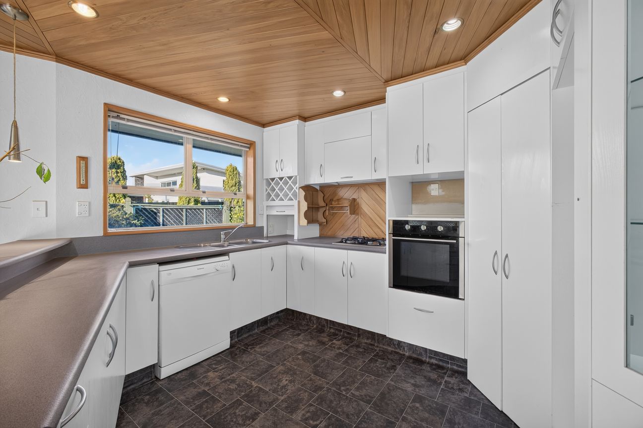 Location You'll Love, Potential Awaits! - Ansicht 3