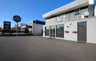 Industrial premises in the heart of the Mount!