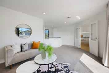 2/30 Eastern Beach Road, Bucklands Beach