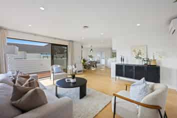 2/30 Eastern Beach Road, Bucklands Beach