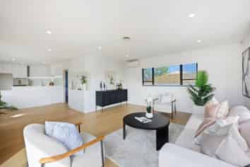 2/30 Eastern Beach Road, Bucklands Beach