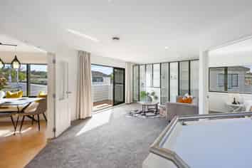 2/30 Eastern Beach Road, Bucklands Beach