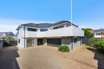 2/30 Eastern Beach Road, Bucklands Beach