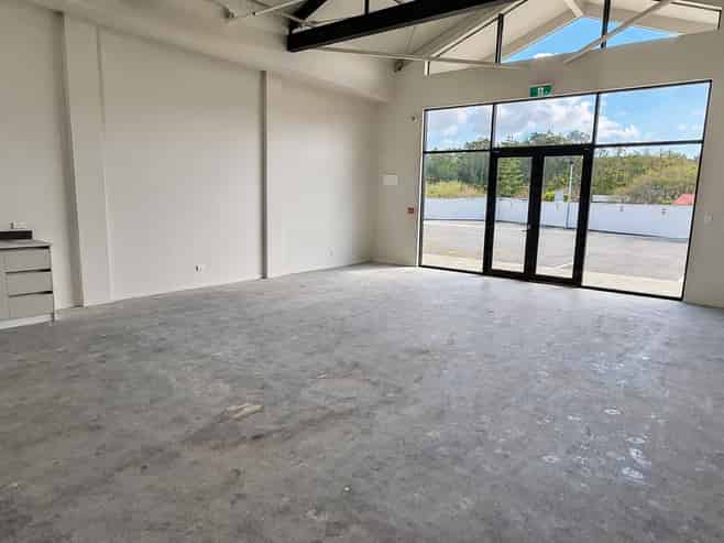BRAND-NEW COMMERCIAL AND RETAIL TENANCIES
