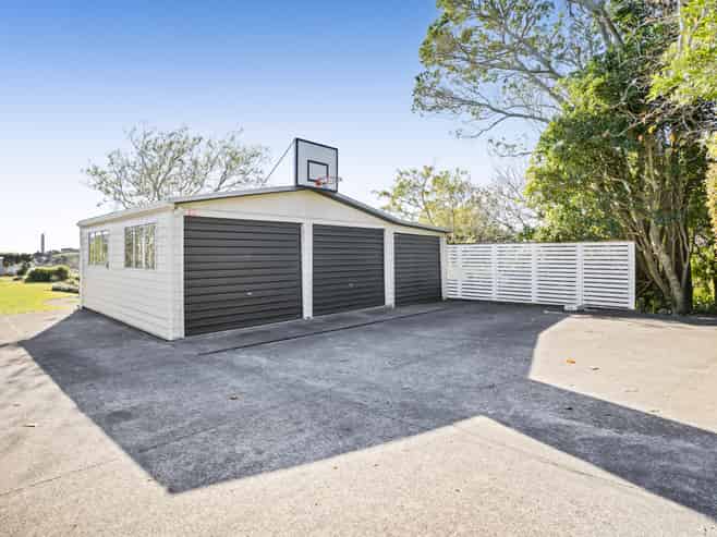 28 Pararewa Drive, Whalers Gate