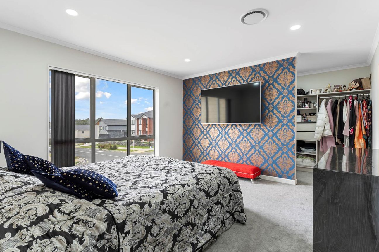 Luxury, Space & Location - Altro