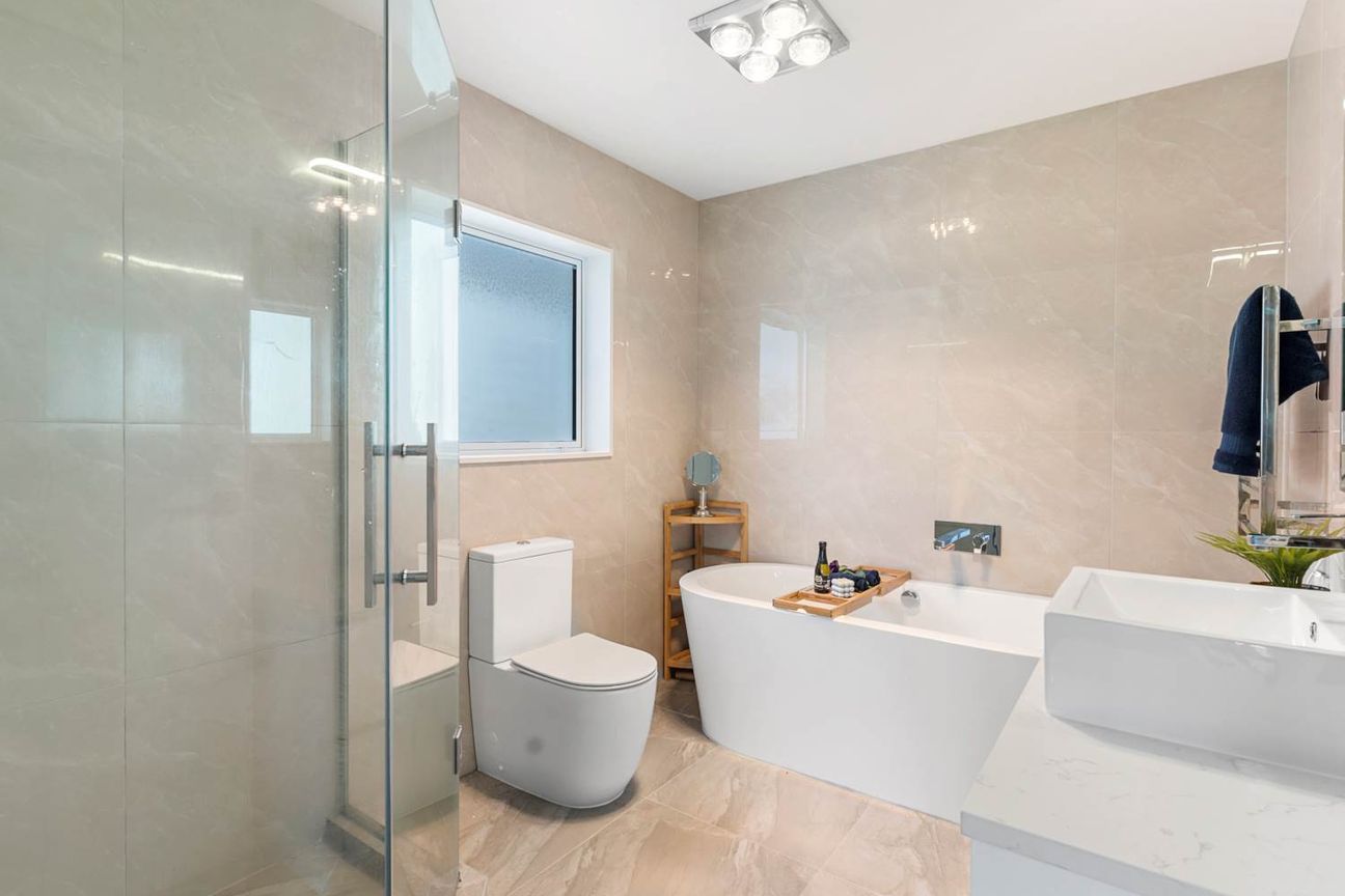 Luxury, Space & Location - Vista 6
