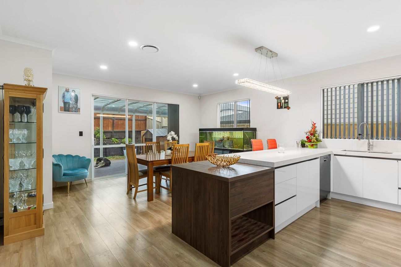 Luxury, Space & Location - Vista 2