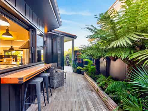 8 Selwyn Road, Hospital Hill